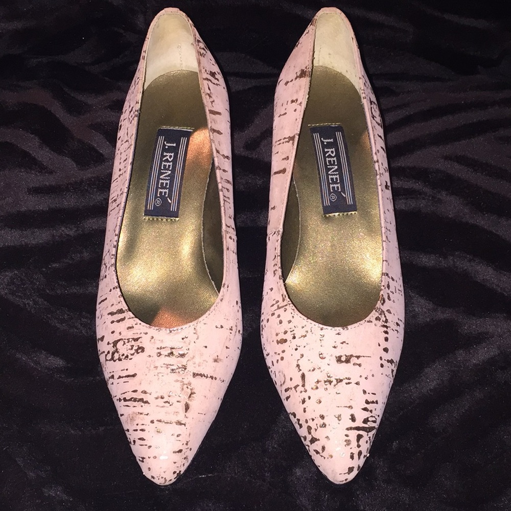 J.Renee Sz 7.5M beige/gold 2.5” pumps
